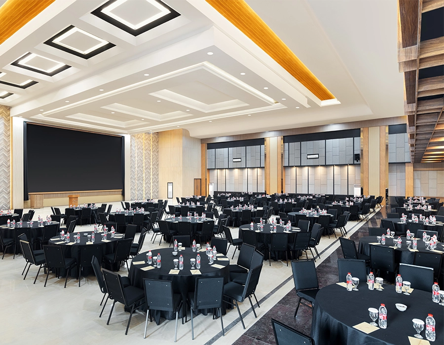 Cahaya Grand Ballroom - round table setup