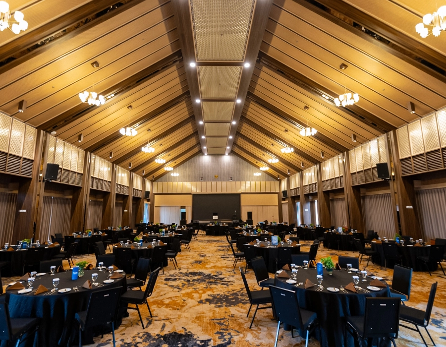 Papandayan Meeting Hall - round table